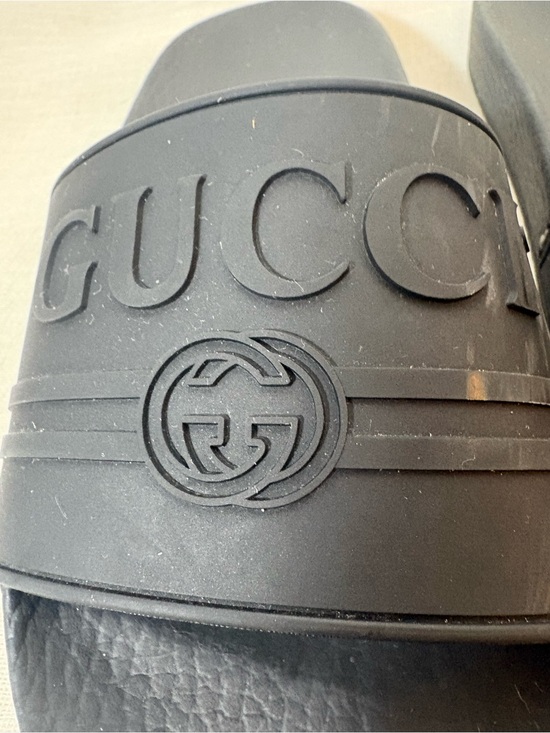 Authentic Gucci Black Rubber Logo Pool Slides SandalsSize EU 38 / US 7 - 7.5